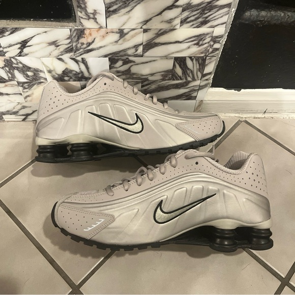 NEW Nike Shox R4 ‘College Grey’ IHO265-009 Men’s Size 8.5 main image 6